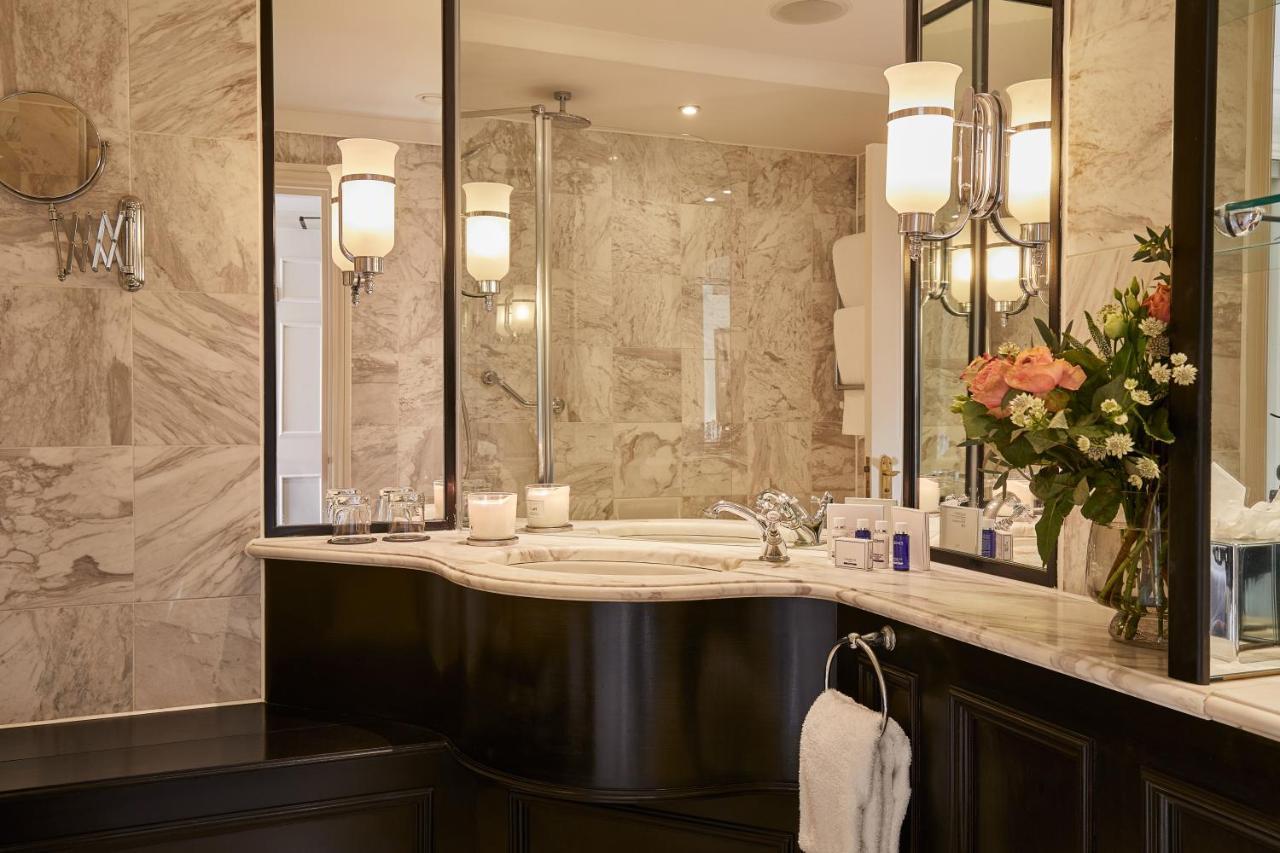 Macdonald Bath Spa Hotel Exterior foto The photo shows a luxurious bathroom featuring elegant design elements. There is a curved marble countertop with a sink, complemented by stylish silver fixtures. The walls are adorned with light-colored marble, creating a sophisticated ambiance. Seve
